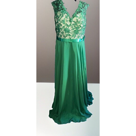 Dresses & Skirts - Glow By Colors Formal Bridal/Prom Floor Length Gown Sleeveless Lace Top 16
